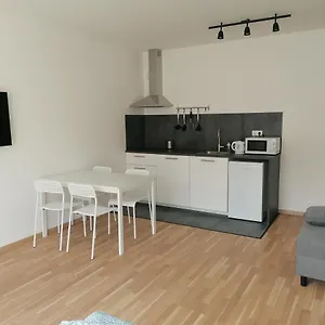  Apartmán Brand New #62 With Free Secure Parking In The Center